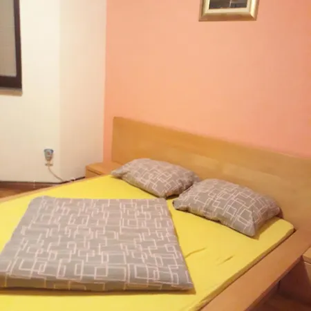 Manuela Apartman *